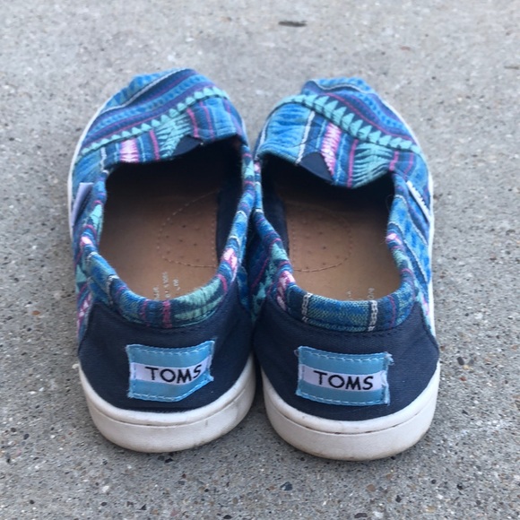 Girls Toms - Picture 3 of 5